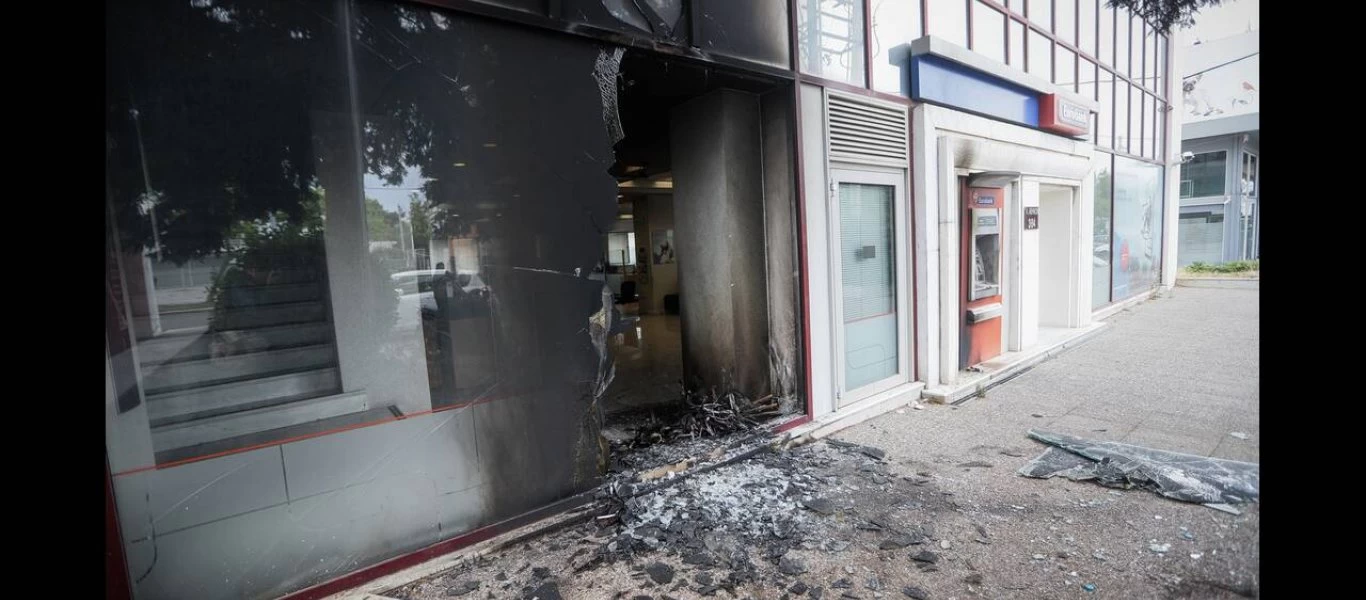 Νυχτερινό μπαράζ επιθέσεων από ακροαριστερούς σε 13 καταστήματα - 5 ΑΤΜ και 3 δημόσιες υπηρεσίες